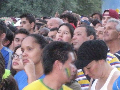 大量失点にがっかりするブラジル人サポーター(アニャンガバウー特設応援会場)