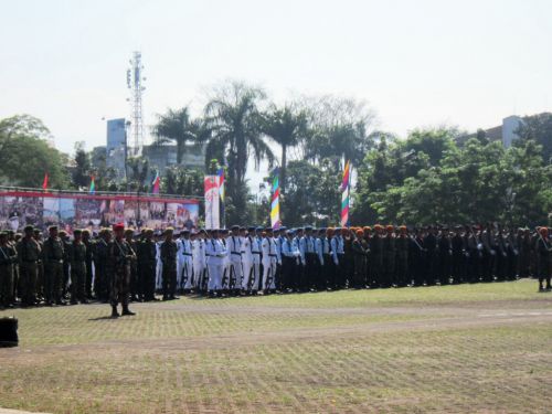 西ジャワ州都バンドンでの式典