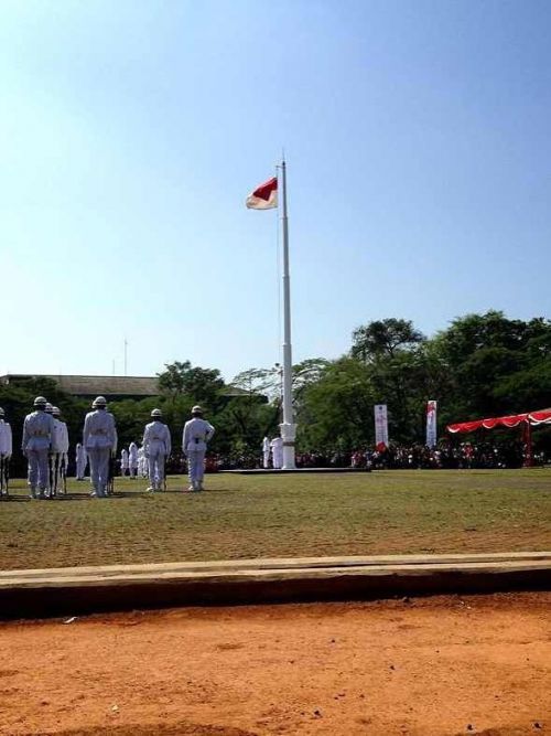 式典には州知事も出席