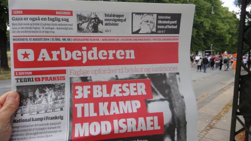 手渡された新聞もデンマーク語