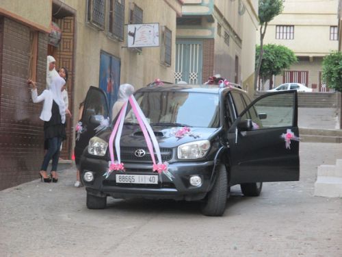 夫婦の新しい新居へはこの車で