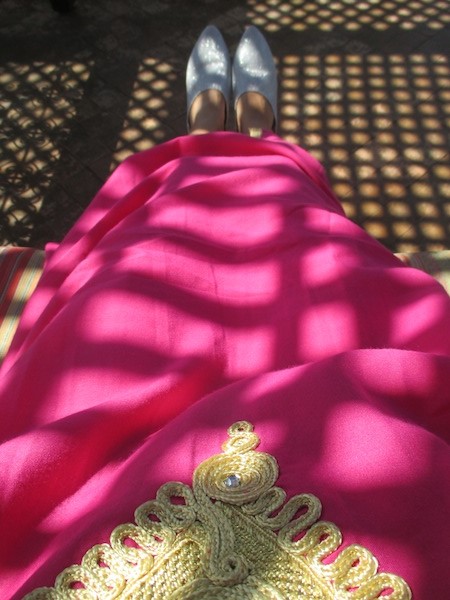 結婚式用のきらきらバブーシュ（ローブは室内用）