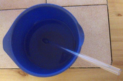 このようにボール等に数センチ水を張ってフォナタフーンスロールを用います。