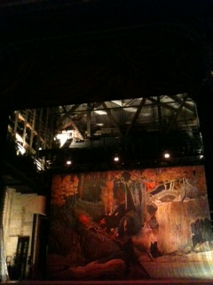 舞台裏のトリックもこの様に公開されていました