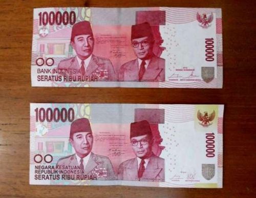 下が新札。お札の人物はスカルノ初代インドネシア大統領とハッタ同副大統領