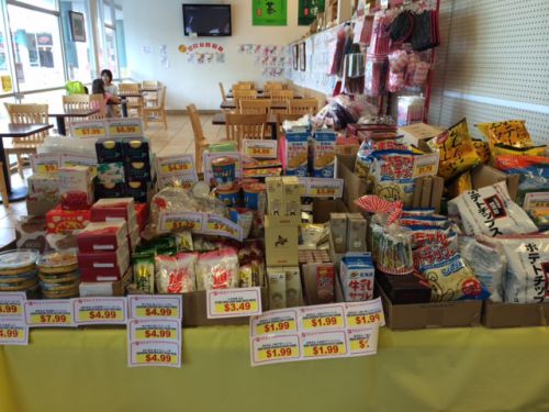 やはり中心はお菓子やスイーツ