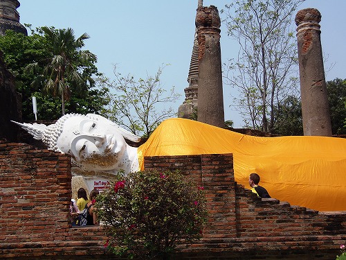 アユタヤには大洪水の跡がところどころに見受けられます