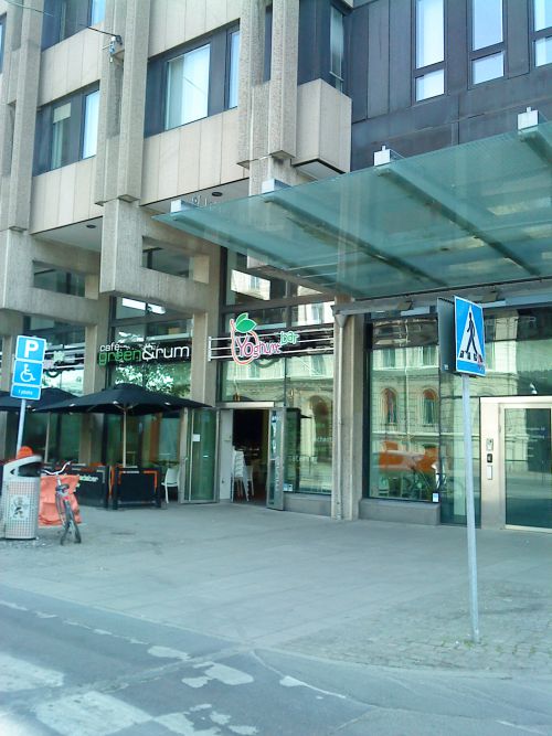 ここにも新しく出来たフローズンヨーグルトの店、この場所は元々カフェでした。