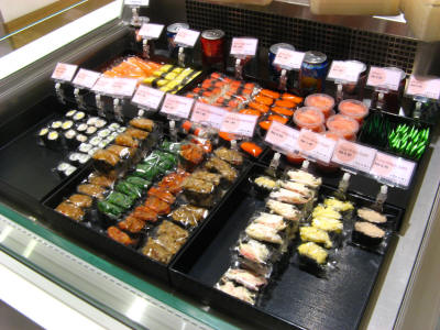 オランダのスーパーで売られている、新鮮なスシ。