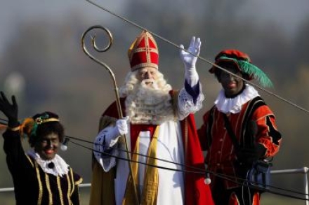 商戦に借り出される？シンタ・クラースと従者ピートたち。