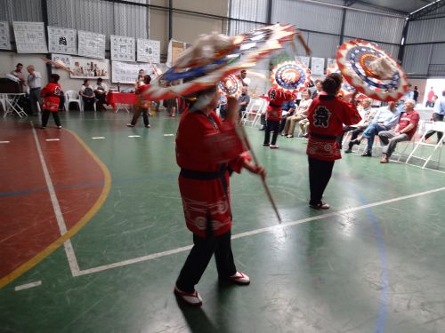 「傘寿」のお誕生日会で披露された傘踊り