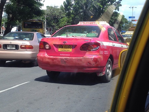 あ、あのタクシーも要注意かな