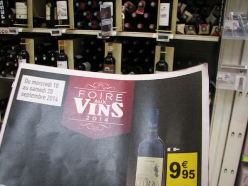 ワイン特集号雑誌を片手にショッピング