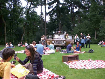 自然を楽しむのはいいが、破壊しないよう、マナーを守ルことが大切。