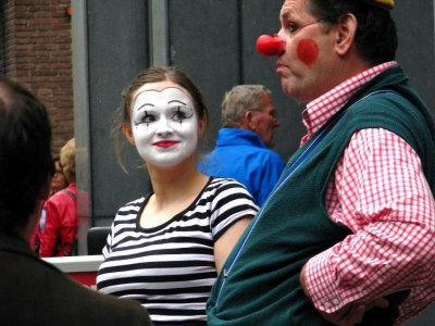 子どもと一緒に何でもやる親。子どもにとっては友だち以上の存在に？