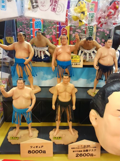 フィギュアまで売っています。