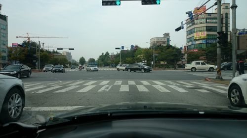 この訓練に遭遇すると、大きな通りなどでは車両規制が入ります(写真は日常風景)