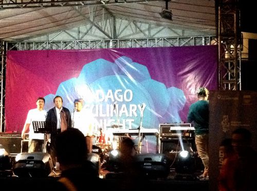 簡易ステージも作られ、イベントを盛り上げていました