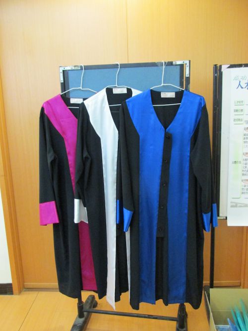 台湾の法服　裁判で見かけます