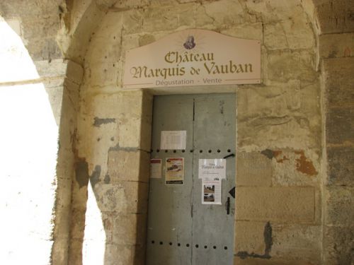 旧跡内はワイナリー（シャトー）までもあります