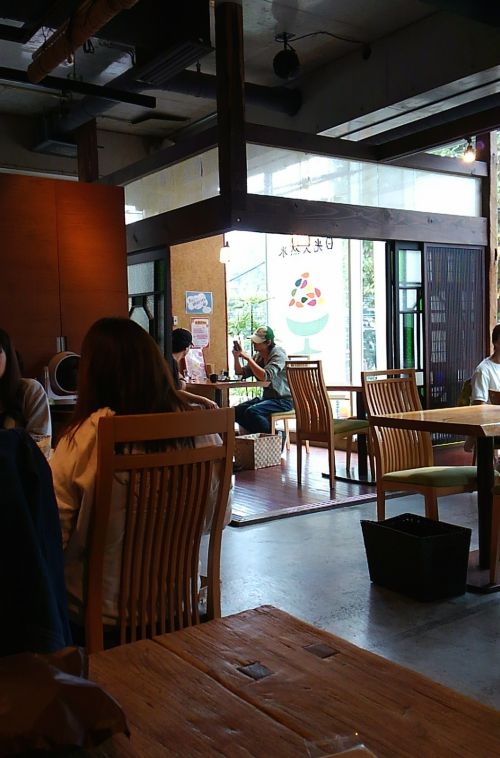 天上も高くゆったりとした店内。