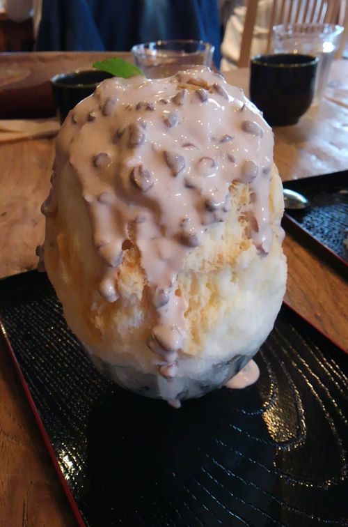 スプーンを入れると崩れそうでドキドキです。