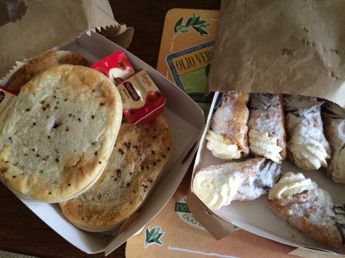 ランチはミートパイ　デザートも忘れません