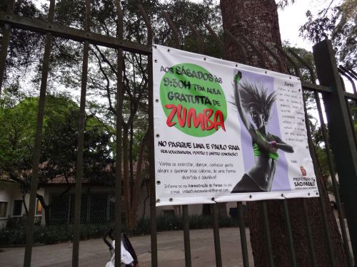 サンパウロ市のリナ・イ・パウロ・ハイア公園の土曜のズンバ教室の案内