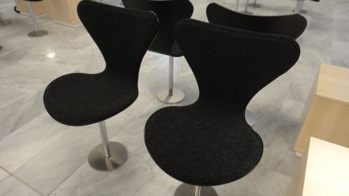 セブンチェアー