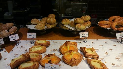 左奥が私が買ったハンドカイザーです。おいしそうなパンが並びます。