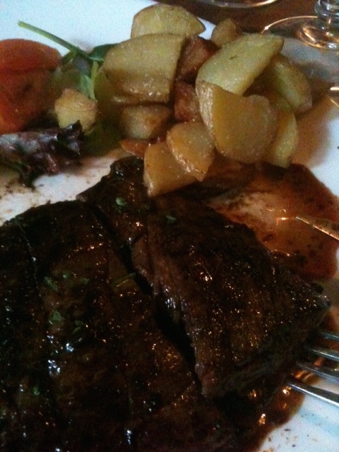 メインの牛ステーキ