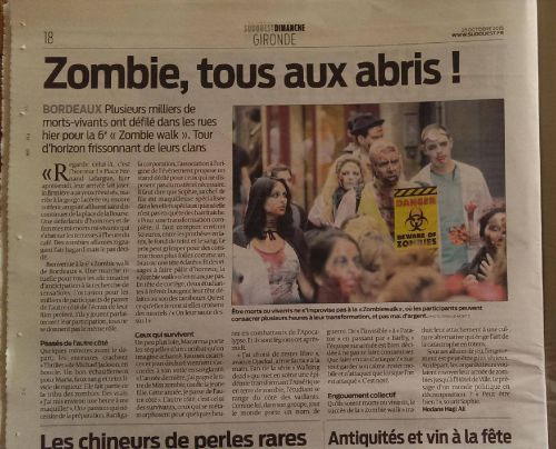 ゾンビの行進の様子は地元新聞にもバッチリ掲載されます