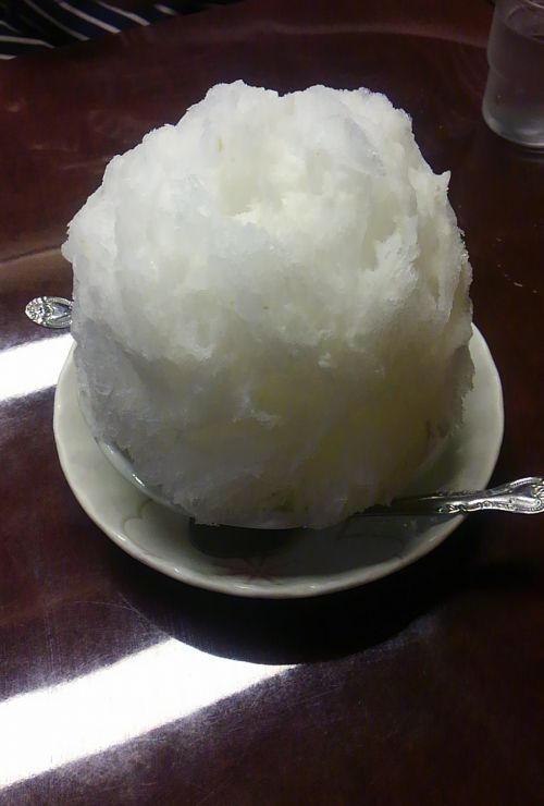 さて、これは何味のかき氷でしょうか？