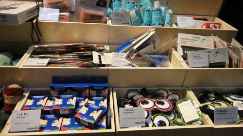 空港内のタイガーは旅に必要なものが多いです。