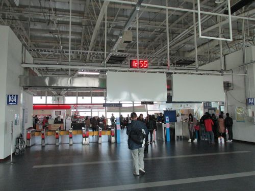 斗六（ドウリョウ）駅の改札口（改札を出る前の目線です）