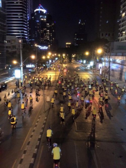 １０万人とも言われる参加者数