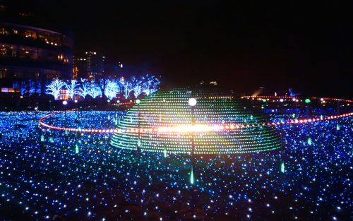 3分半のイルミネーションショーが見られます。