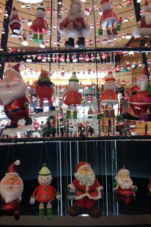 いっぱいサンタクロースがいます！