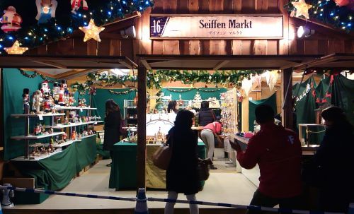 お店が並びます。