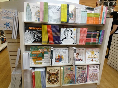 書店の塗り絵のコーナー