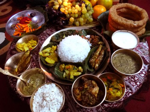 一生食べることに困らないように実際には食べませんが、いろんな種類のものが並べられます。