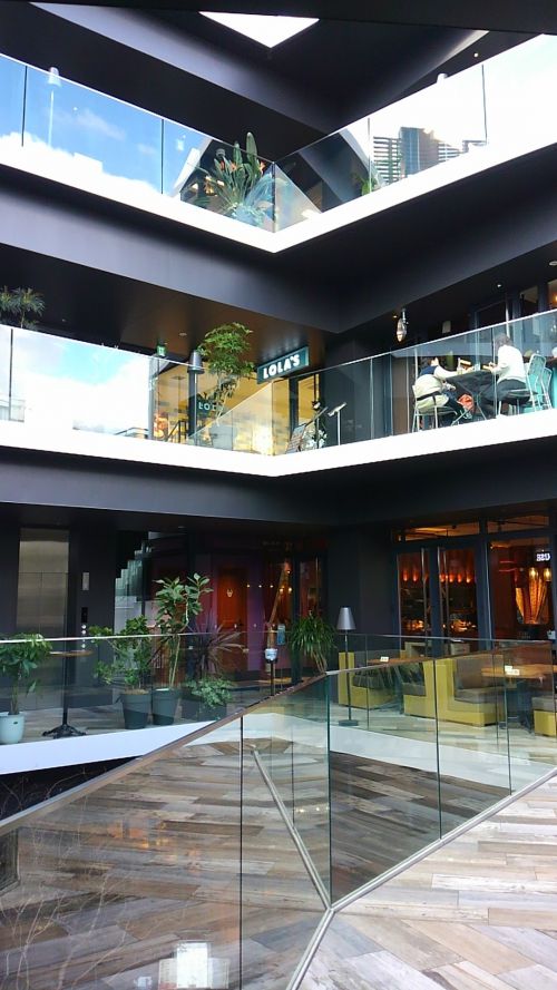 各フロアーにおいしいお店が入っているカスケード原宿。