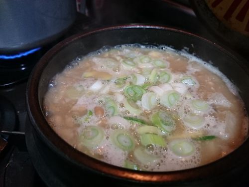 納豆汁のような「チョングッチャン」は、塩分の入っていない味噌なので、たくさん作って飲んでもむくみません