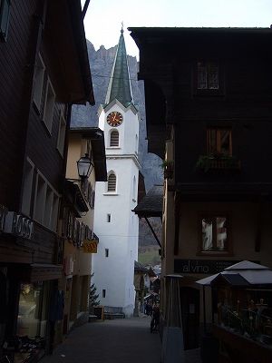 ロイカーバート村。閑散期なのでひっそりとしていました。