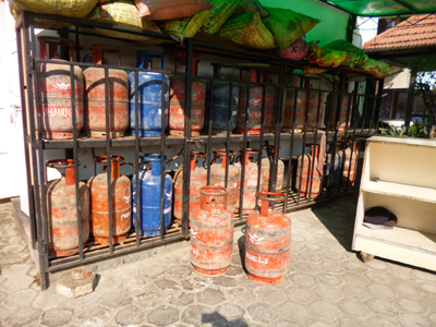 レストランの大型のガス檻。小型の家庭用も作ってもらえます。