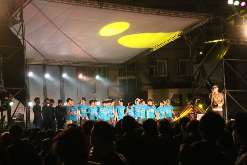 最後は生徒代表がステージであいさつ