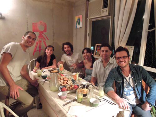 手作りのシーフード料理と地元で人気のピスコサワーで乾杯！