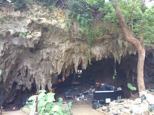 こちらがケイブカフェ。