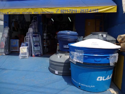 サンパウロ市内で貯水タンクを販売する住宅設備に関する日用雑貨と小間物の小売店