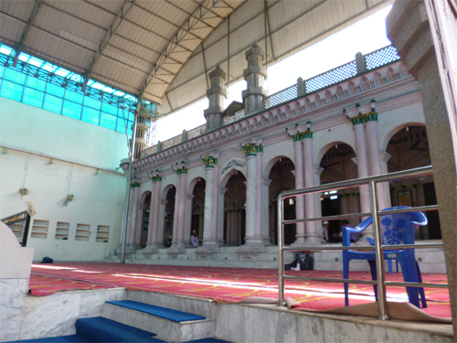 広いお祈りホール。